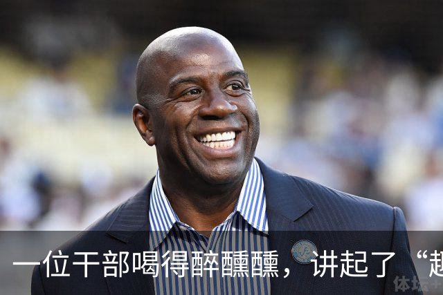 一位干部喝得醉醺醺，讲起了“趣闻”：“有个新兵，因为被误会，一气之下就跑到五台山当和尚，你说好笑不好笑？”